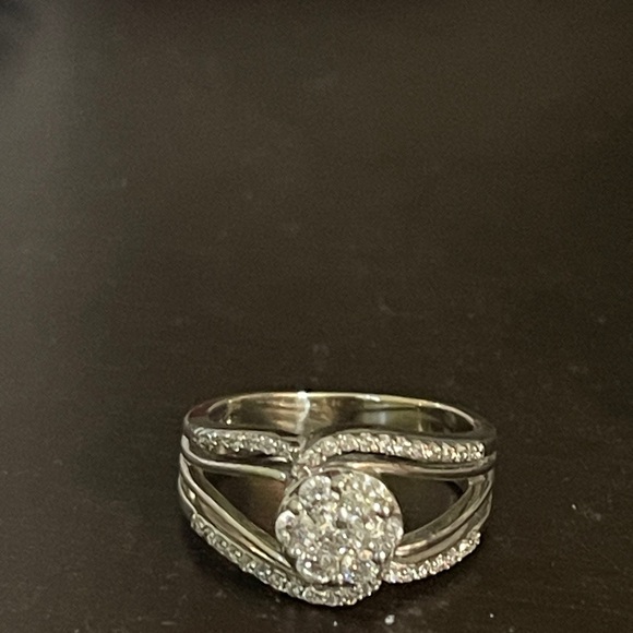 Zales engagement diamond ring 16k white gold. - Picture 3 of 6